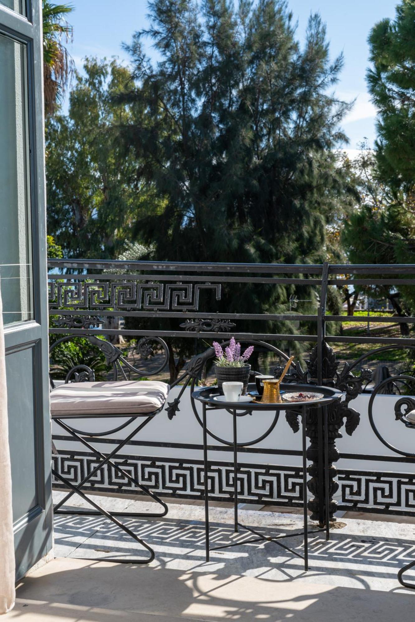 Panellinion Luxury Rooms Каламата Екстериор снимка