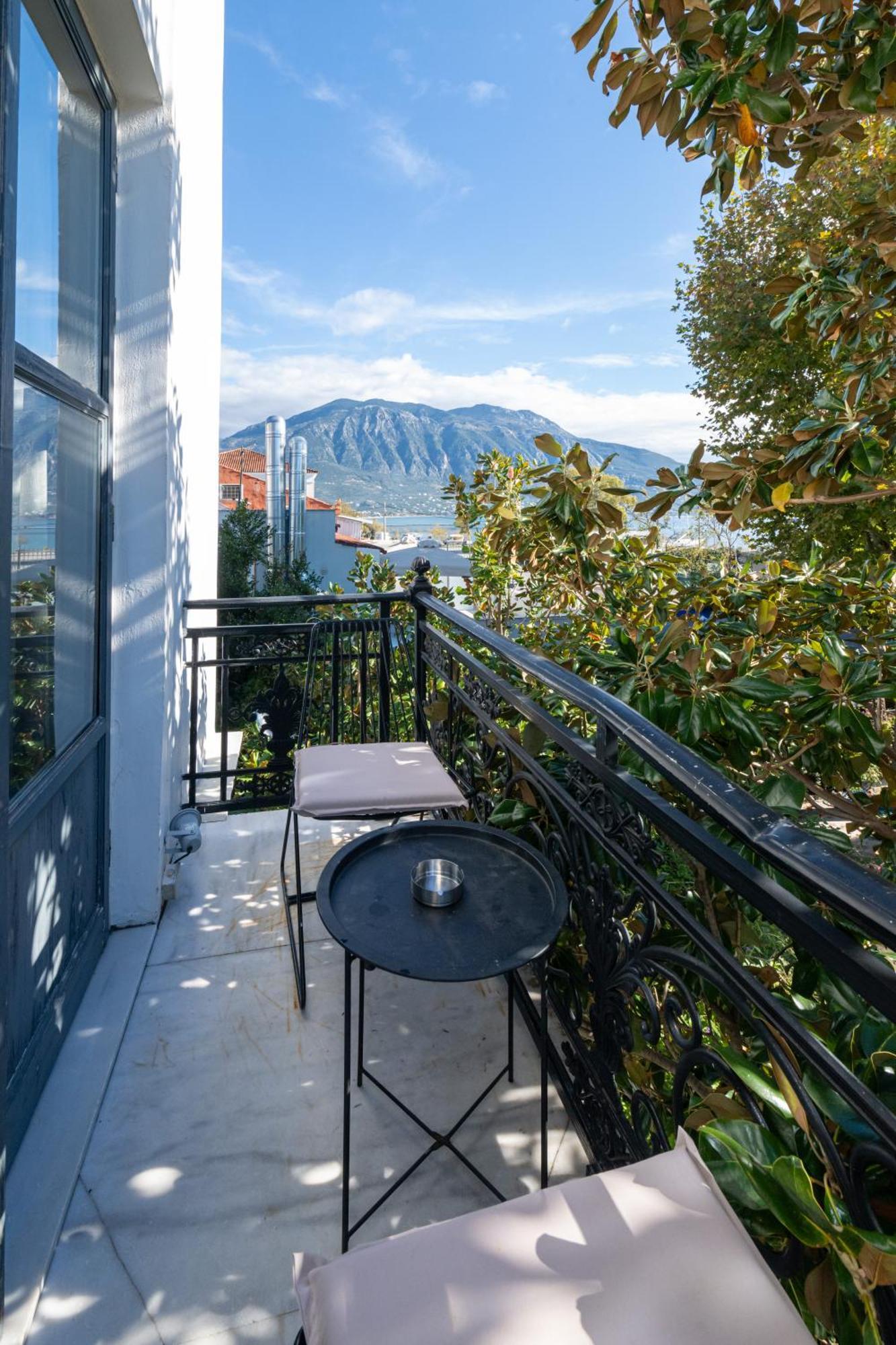 Panellinion Luxury Rooms Каламата Екстериор снимка