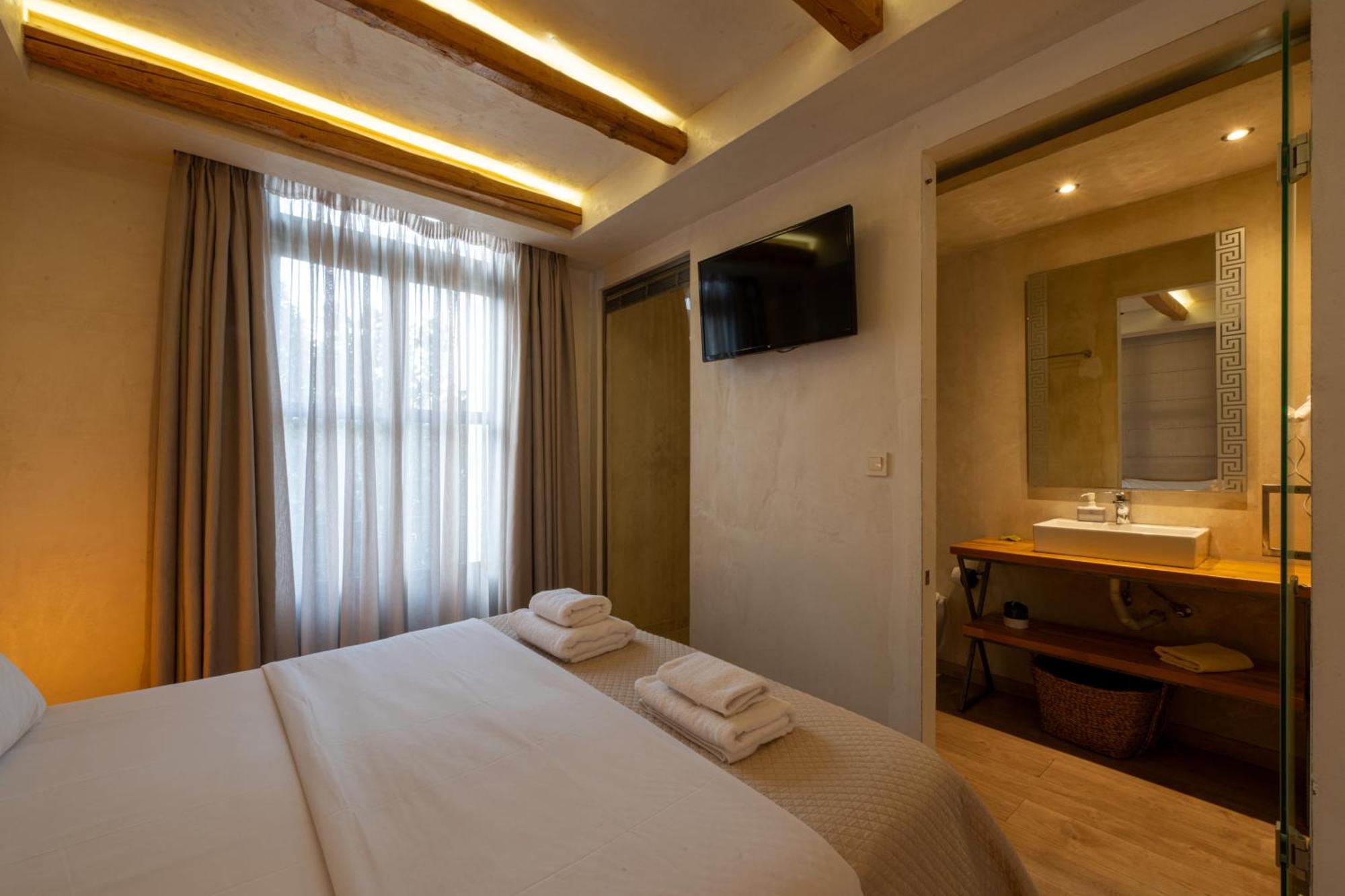 Panellinion Luxury Rooms Каламата Екстериор снимка