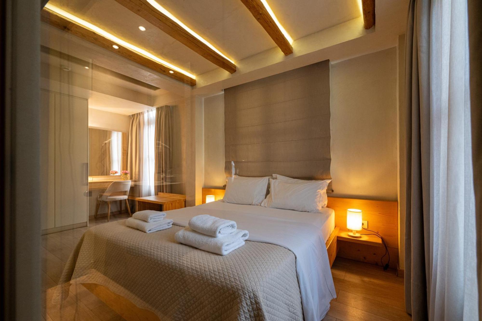 Panellinion Luxury Rooms Каламата Екстериор снимка