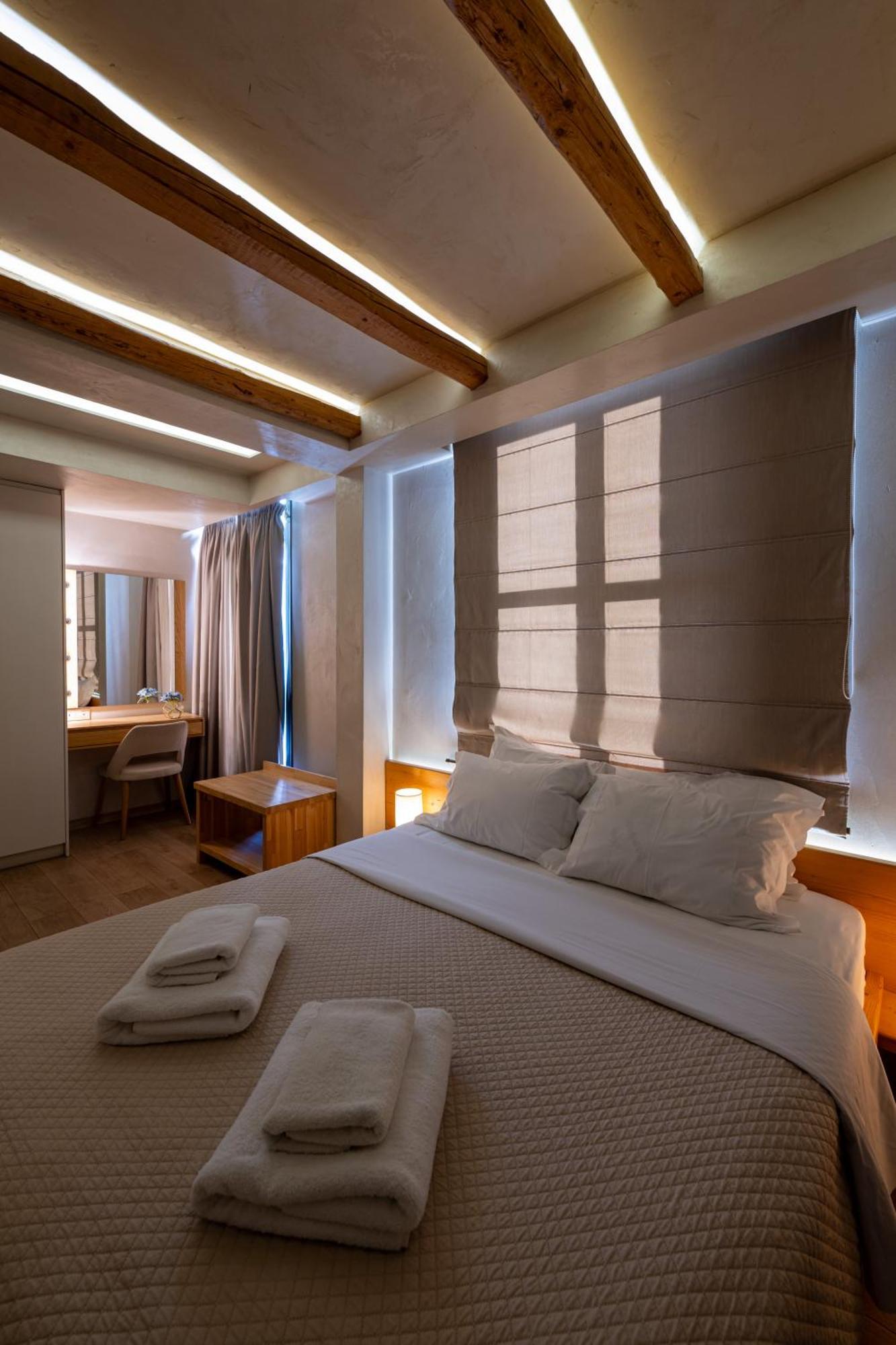 Panellinion Luxury Rooms Каламата Екстериор снимка