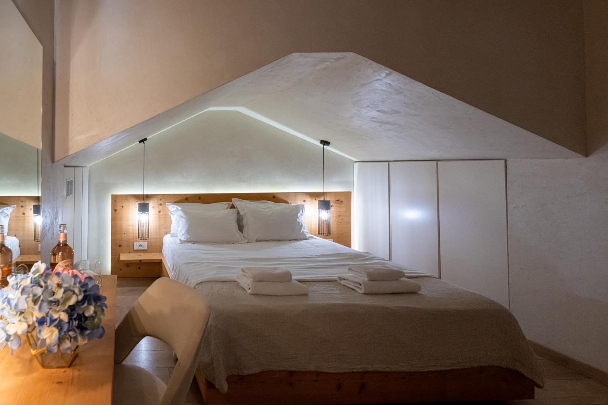 Panellinion Luxury Rooms Каламата Екстериор снимка
