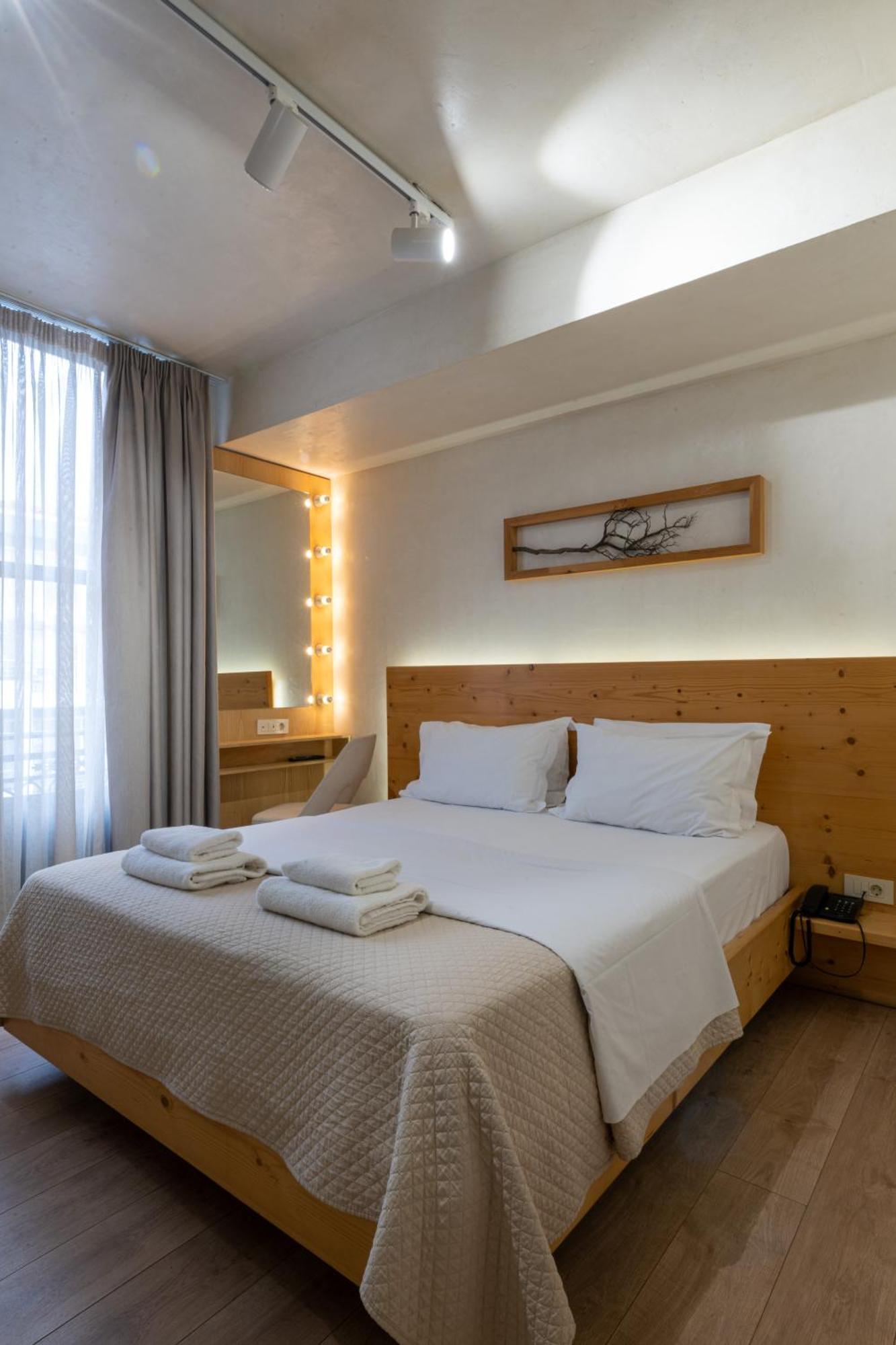 Panellinion Luxury Rooms Каламата Екстериор снимка