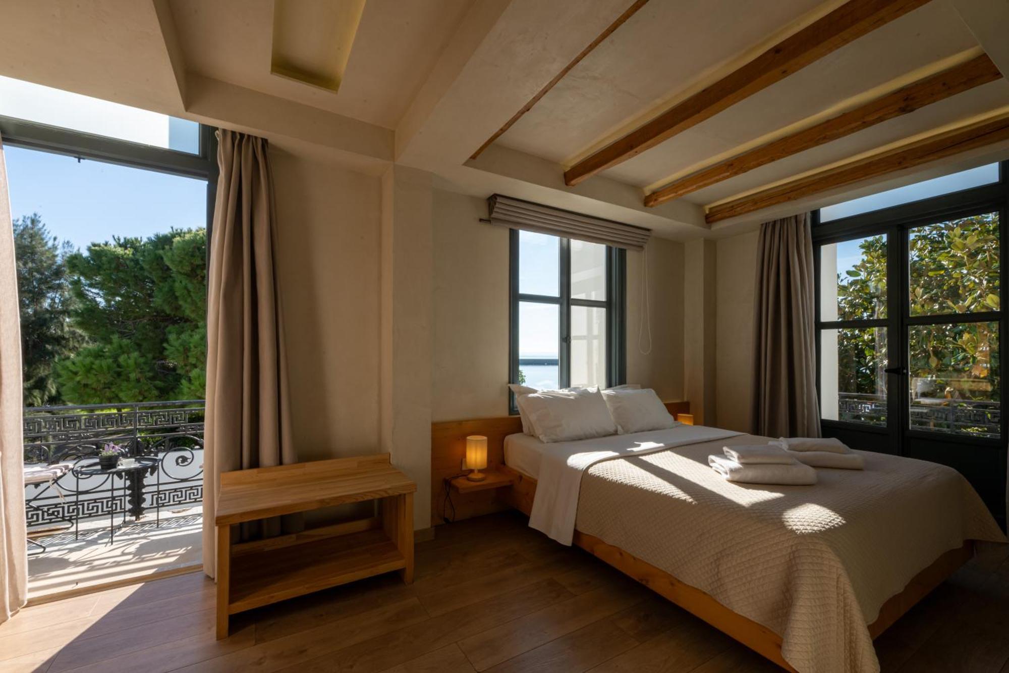 Panellinion Luxury Rooms Каламата Екстериор снимка