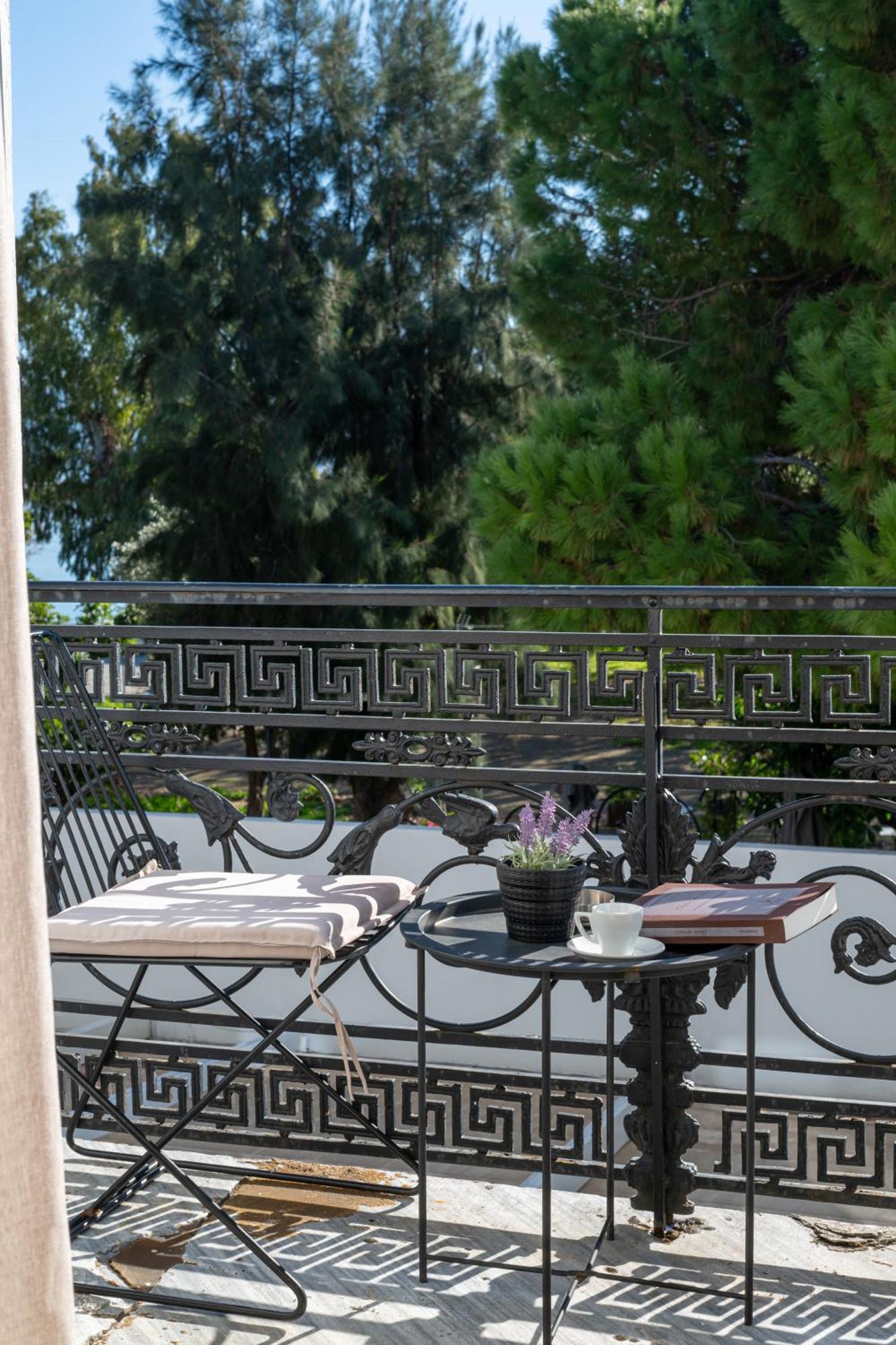 Panellinion Luxury Rooms Каламата Екстериор снимка